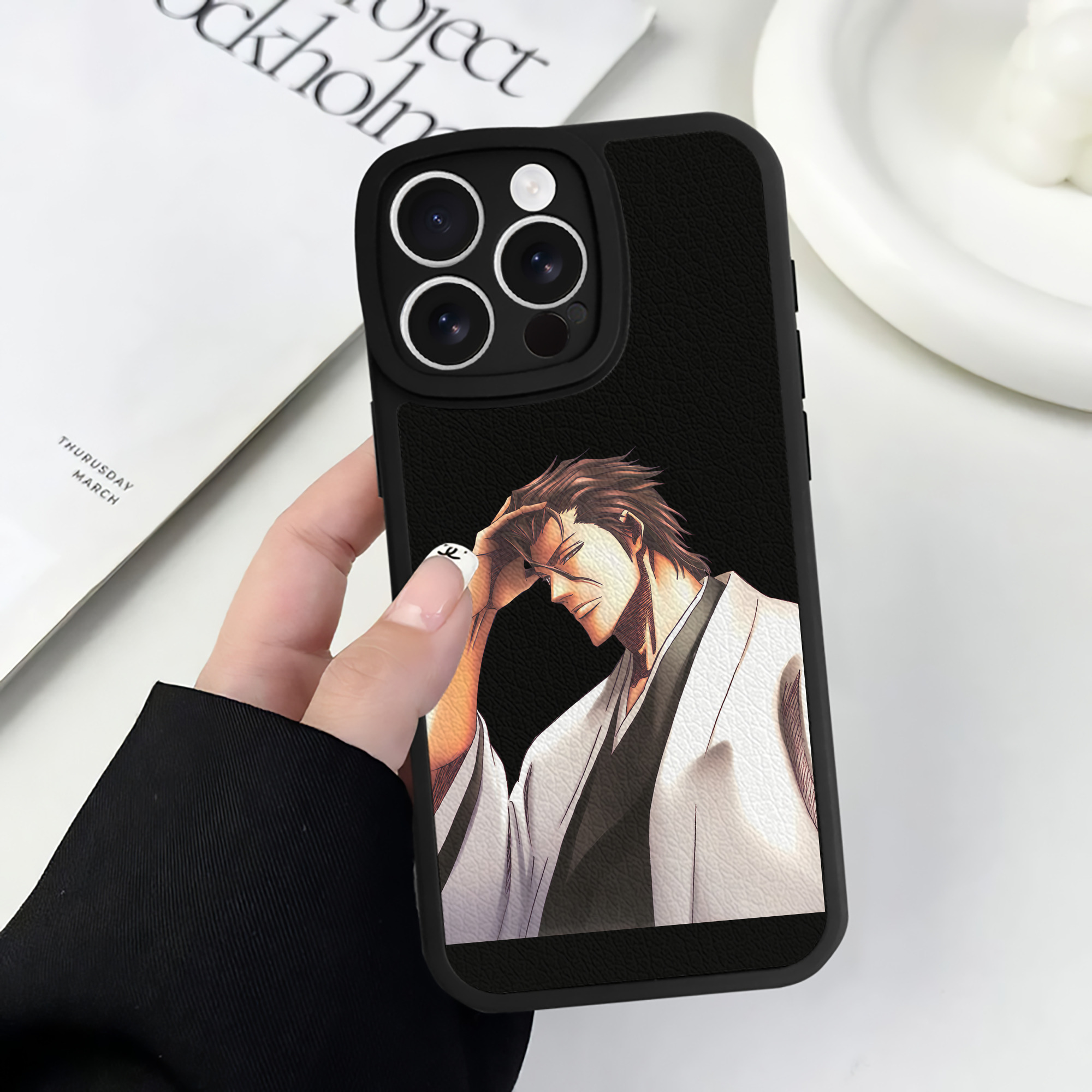 （画像用） ブリーチ 藍染 惣右介（あいぜん そうすけ） BLEACH Aizen Sousuke 【iPhone 16シリーズ対応】シリコンスマホケース（レザー調） 材質：シリコン